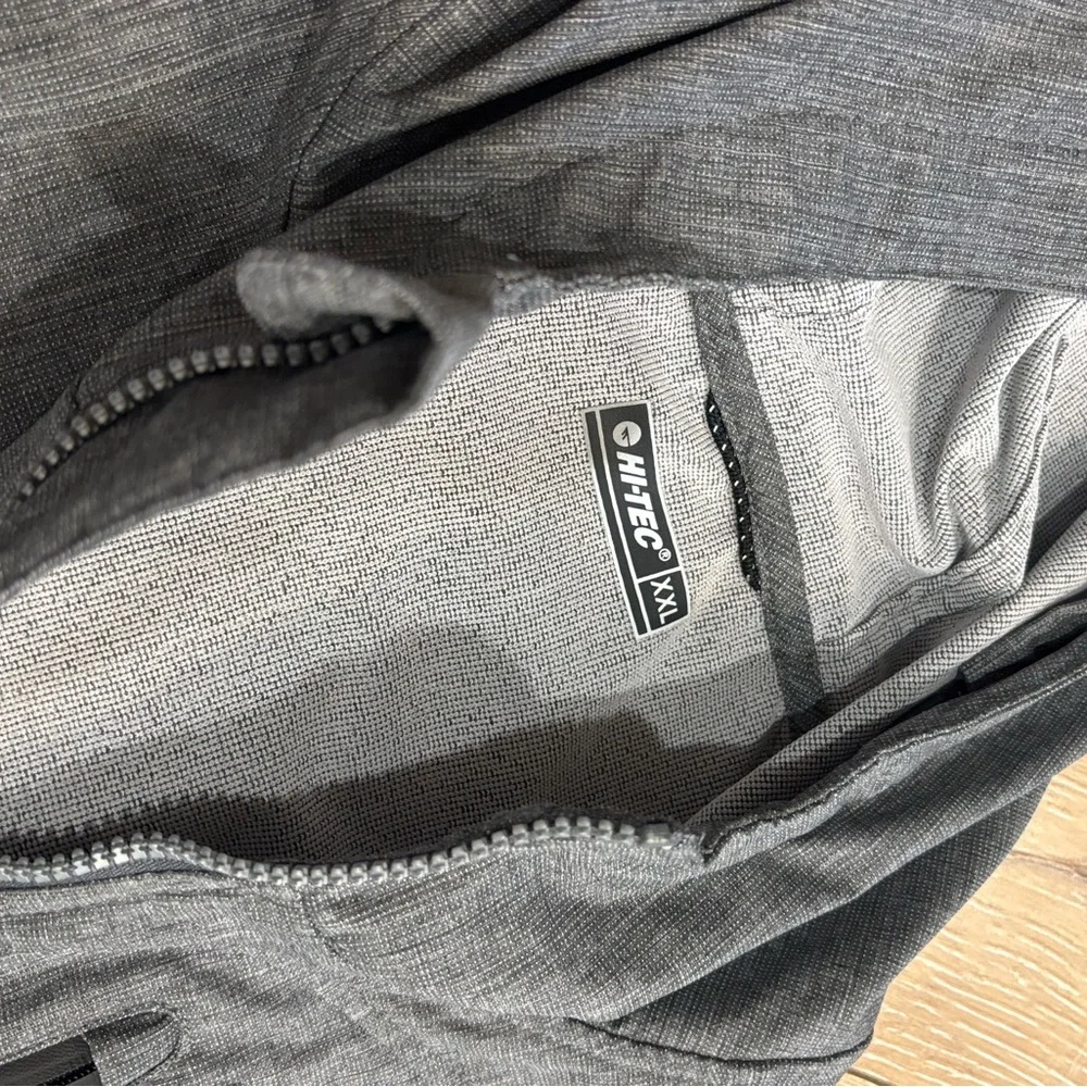 Hi-Tec Men’s Lightweight Full-Zip Softshell hoodie
